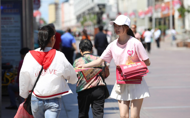 为什么发单员不把传单直接扔掉,而是老老实实的发完呢?